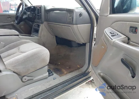 2005 Chevrolet Suburban 1500 Ls z USA, uszkodzony, nr VIN 3GNEC16Z25G132924